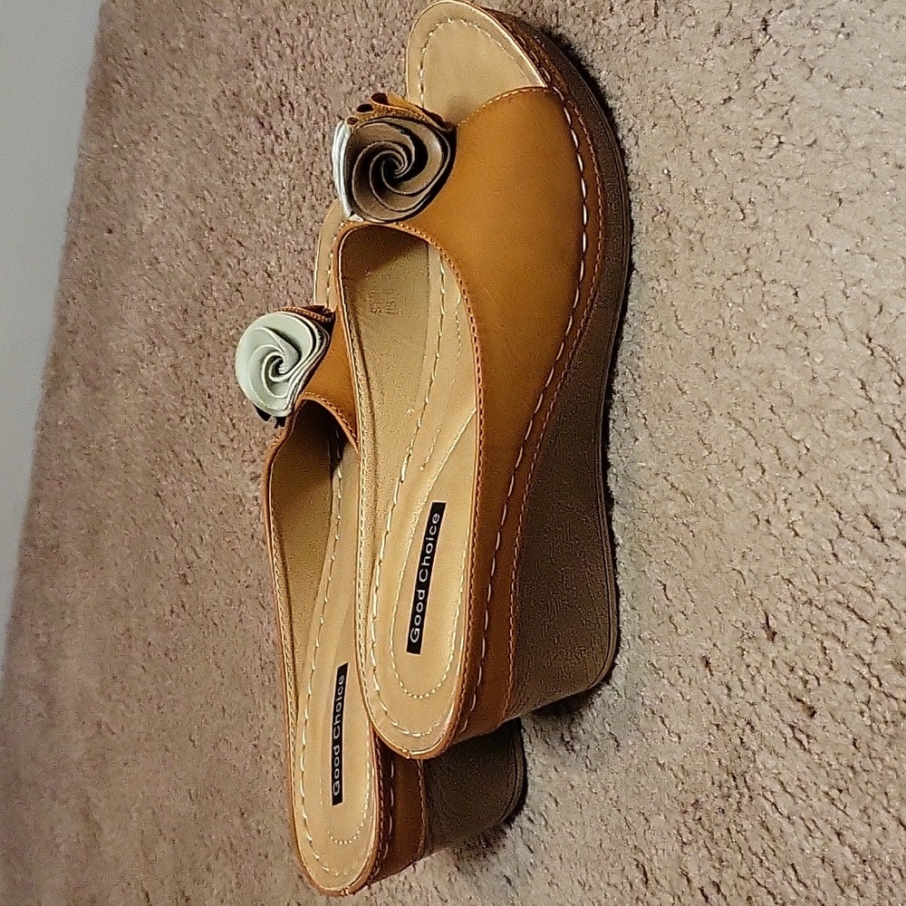 Adorable Shoes - Picture 3 of 6